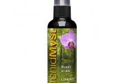 Orchid Myst 100ml – kompletna prihrana za prskanje orhideja
Orchid myst 100ml predstavlja kompletnu prihranu za orhideje. Produžava cvetnu fazu orhideja, odbija štetočine i poboljšava sveopšte stanje orhideja.

Šta je Orchid Myst 100ml i za čega služi?
Orchid myst je formulacija kompletnog mineralnog đubriva za orhideje. Koristi se u svim fazama rasta i razvoja orhideja prskanjem preko listova, cvetova i vazdušnog korenja biljke. Primenjuje se 2 puta nedeljno. Pored primene orchid myst prihrane orhideje je neophodno i redovno zalivati.

Primena kod svih vrsta orhideja
Familija Orhideja – Orchidaceae broji preko 22.000 vrsta. Svima njima pored familije zajedničko je i to da im izrazito pogoduje preparat Orchid myst 100ml. Kod nas najrasprostranjenija Phalenopsis orhideja kao i dendrobium i cymbidium prosto obožavaju orchid myst. Proverite zašto je to tako i garantujemo da se nećete pokajati.

Orchid myst 100ml je sve što je potrebno Vašim orhidejama da budu zdrave, cvetne i srećne.

Sastav Orchid myst preparata
Preparat Orchid myst sadrži sledeće komponente:

Azot – N: 1,81%

Fosfor u formi fosfor pentoksida – P2O5: 0.50

Kalijum u formi kalijum oksida – K2O: 3.01

Kalcijum u formi Kalcijum oksida – CaO: 0.75

Pored gore navedenih makroelemenata Orchid myst 100ml sadrži i helatno gvožđe, helatni mangan, molibden, helatni cink, magnezijum, sumpor, bor, kobalt, nikl, kao i huminsku i fulvinsku kiselinu.

Savet Dendrologa
Orhideje zalivajte potapanjem u posudu sa vodom i obavezno iscedite sav višak vode.

Ukoliko imate problema sa vašim orhidejama pročitajte tekstove sa našeg sajta: Botritis kod Phalaenopsis orhideje, Bakterioza kod Phalaenopsis orhideje, Truljenje korena kod Phalaenopsis orhideje.

Takođe možete pročitati i Kako da vaše orhideje budu zdrave i srećne?

Napomena: Čuvati dobro zatvoreno van domašaja dece

Specifikacije
Boja: Braon

Zapremina: 100 ml

Proizvođač: Growth Te