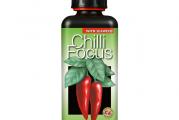 Chilli Focus 300ml – tečno đubrivo za ljute papričice
Chilli Focus 300ml je specijalna formulacija đubriva za prihranu papika i ljutih papričica. Ima široku primenu kod svih vrsta paprika naročito kod ljutih papričica. Osnovna odlika ovog tečnog preparata jeste da podstiče rast i razvoj lisne mase i plodova paprike, potpomaže obilnije cvetanje i čuvanje cveta do zametanja plodova. Preparat Chilli focus deluje fokusirano i obezbeđuje sve neophodne elemente za pravilan uzgoj ljutih papričica. Ukoliko gajite papriku probajte Chilli Focus 300ml i uverićete se zašto je upravo on izbor broj jedan kod svih uzgajivača papričica širom sveta.

Šta je Chilli Focus 300ml i za čega je namenjen?
Chilli Focus 300ml je tečna mineralna prihrana forumulisana i patentirana specijalno za paprike i ljute papričice.  Prihrana Chilli Focus sadrži sve neophodne elemente za pravilnu izbalansiranu ishranu slatke i ljute paprike. Sa ovim preparatom sve što je potrebno da obezbedite vašim papričicama su svetlost i voda.

Formula Chilli Focus – produkt Britanskih naučnika
Formula prihrane u tečnom obliku Chilli Focus za slatke i ljute paprike dizajnirala je kompanija Growth Technology Ltd. Ispitivanje ovog preparata vršenoje u dužem vremenskom periodu u opitnim staklenicima kompanije. Kao rezultat tih ispitivanja napravljen je proizvod Chilli Focus. Chilli focus zauzima ravnopravno mesto u paleti focus proizvoda, kao još jedna komponenta vrhunskog kvaliteta dizajnirana za usku primenu.

Sadržaj Chilli Focus preparata
Pored Azota (N), Fosrora (P) i Kalijuma (K) neophodnih za rast i razvoj biljaka, formulacija Chilli Focus 300ml sadrži i huminske i fulvinske kiseline. Ove organske kiseline doprinose vodno vazdušnom režimu zemljišta i obezbeđuju sve neophodne elemente za zdrav razvoj začinskog i lekovitog bilja.

Kako se koristi Chilli Focus 300ml tečna prihrana za paprike?
Po proizvođačkoj specifikaciji navedeno je da se koristi u razmeri