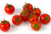 Cherry belle je paradajz visokog rasta sa sitnim okruglim plodovima, mase 10-20 g. Vrlo je rodan, ima 15 -20 plodova na grozdu. Mogu  da se beru celi grozdovi. Ukusan je i hranljiv, sočan i lekovit. Gaji se u špaliru ili uz oslonac, sa ili bez zalamanja zaperaka.

Pakovanje: 50 semena. 