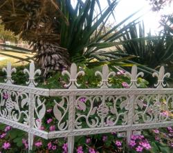 Dekoracije za dvorista: Ogradica za cveće 2